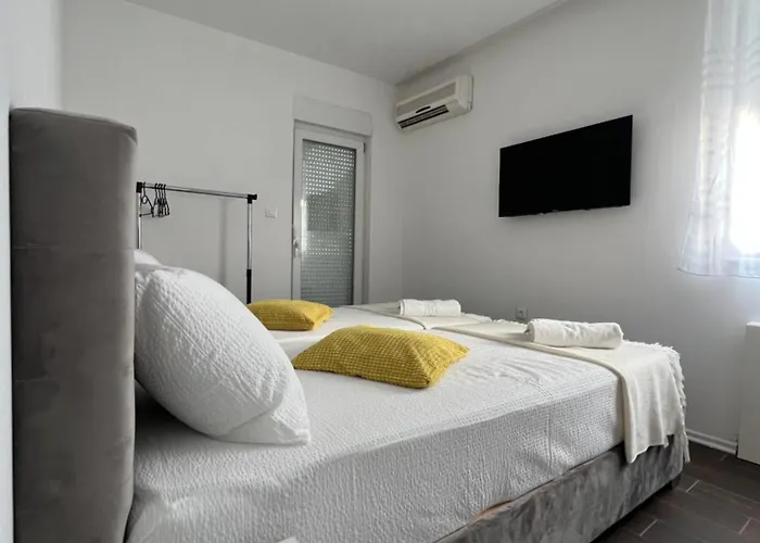 Symphony ゲストハウス 4*